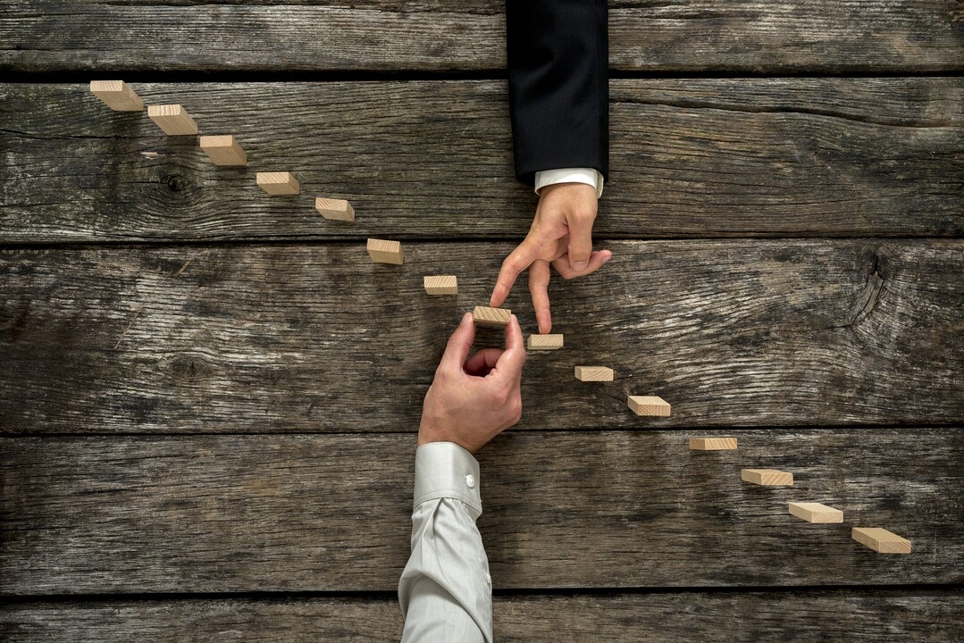 إتقان القيادة الحديثة: استراتيجيات رئيسية للتميز المستدام
