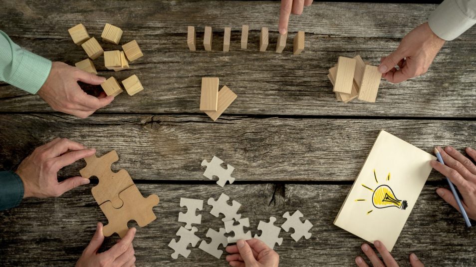 إتقان القيادة الحديثة: استراتيجيات رئيسية للتميز المستدام